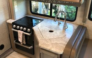 2021 Thor Motor Coach Quantum SE SE28 Ford