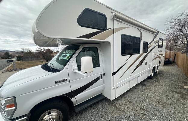 2015 Thor Motor Coach Four Winds 28Z