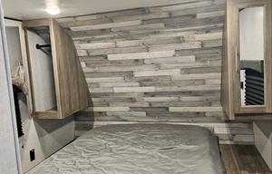 Comfy Cozy 2021 CrossRoads RV Zinger Lite ZR211RD