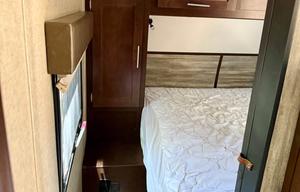 8 Person RV  With All The Features!