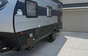 Wolf Pup Bunkhouse • Sleeps 5 • Delivery & Setup