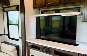 Deluxe 5th Wheel Luxury. Comfort.  Freedom.