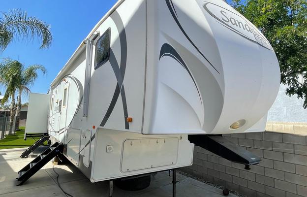 Spacious 5th Wheel, Incredible Bunkroom Floorplan!