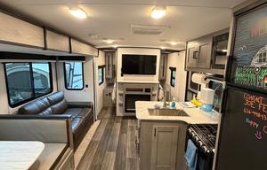 Delivery-Setup included | Sleeps 8 | Starlink WiFi