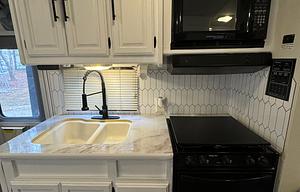 Newly Renovated RV - Minnie - Adventure Machine