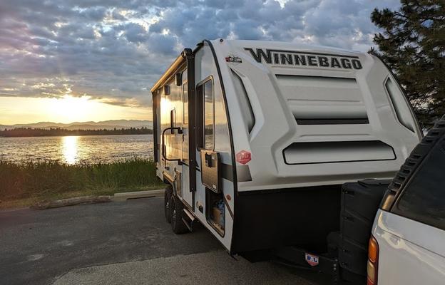 2026 ready- Winnebago - Fits 6, Tows Easy!