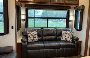 Clean and Comfortable 39’ Heartland Bighorn 3575EL