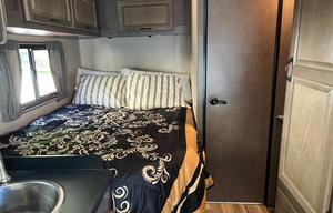 2019 Thor Motor Coach. Impeccable inside and out!