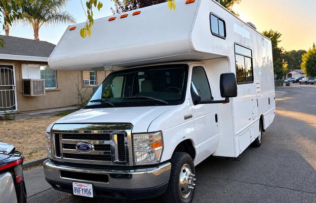 2016 Thor majestic 23a RV rental photo 1