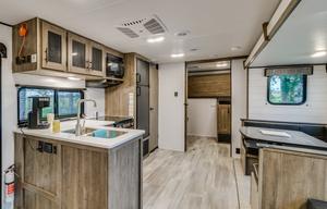 SLEEPS 6 + Outdoor fridge & Grill