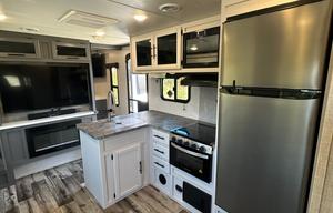 Crossroads Volante 34BH - Kid & Pet Friendly!