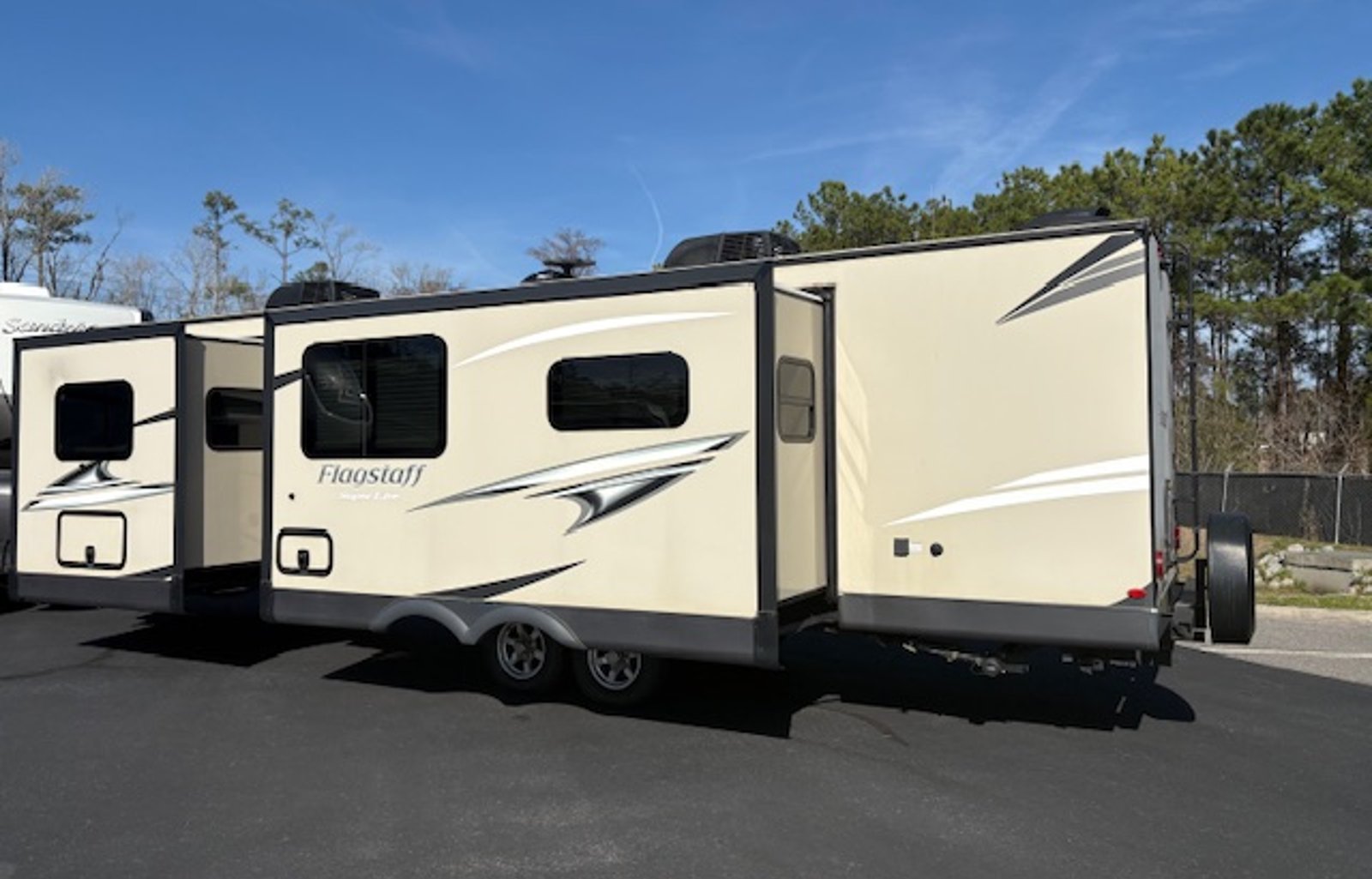 Hamilton's Hangout 2- Cozy Camper for 4 NO PETS