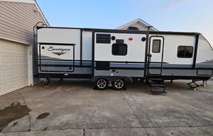 2018 Forest River RV Surveyor 285IKLE RV rental photo 2