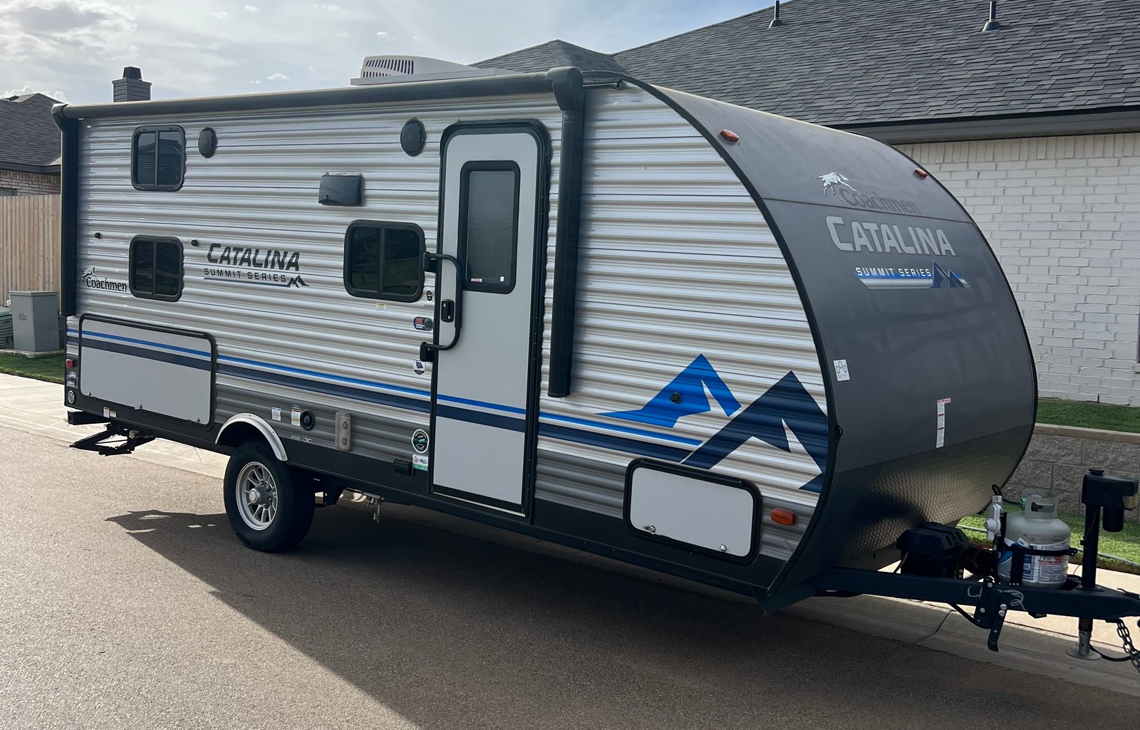 Adventure-ready RV with bunks, queen & pets!