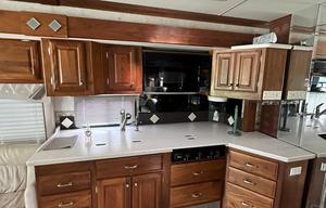 Palace on wheels! -2005 Revolution LE 40 ft