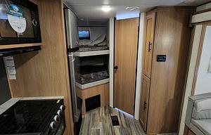 Family-Friendly 28' Avenger – Sleeps 8, Bunk Beds