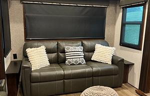2018 Pinnacle 37RSTS RV rental photo 7
