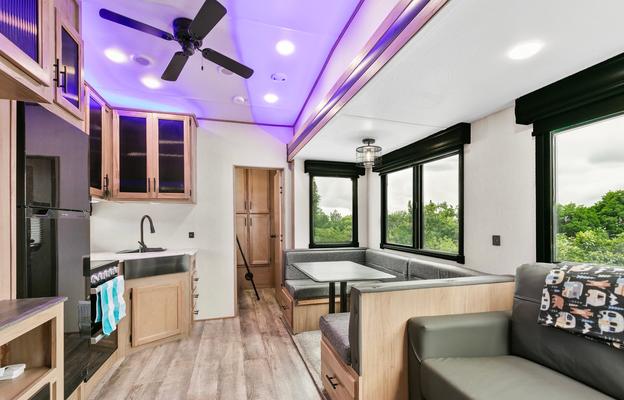 Cherokee Arctic Wolf | Luxury 5th Wheel Bunkhouse