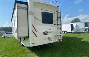 30 Ft Class A Motor Coach - Pets Allowed
