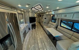 Holiday Rambler Luxury Coach /2 Full Baths & Bunks