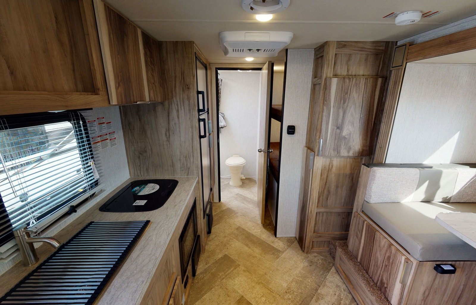 Beautiful Palomino RealLite  Great for a families!
