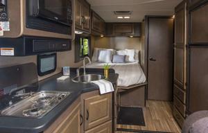 2017 Thor Motor Coach Thor Majestic RV rental photo 8