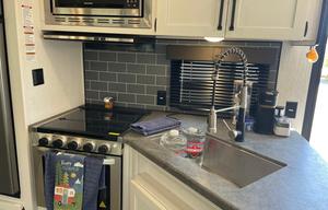 Glamping Haven: 2 Bdrms, Cozy Fire & Paws Welcome!