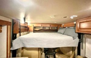 Get Out of Town 2018 Winnebago Sunstar 31BE