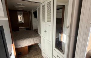 2014 Thor Motor Coach Miramar 34 1