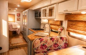 Tiffany Rose | Luxury Family Class C | Sleeps 7