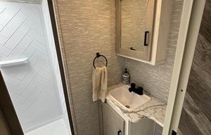 2021 Forest River 290vb.  Delivery available.