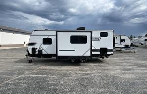 Easy Livin’ with Eileen – 2025 Coleman Camper 27'