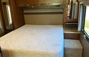 2016 Thor Motor Coach ACE 29.2 - SLEEPS 8