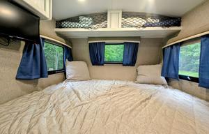 GeoPro | Modern, Cozy & Well-Equipped, Easy to Tow