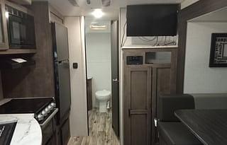2022 Venture RV Sonic SN220VBH RV rental photo 3