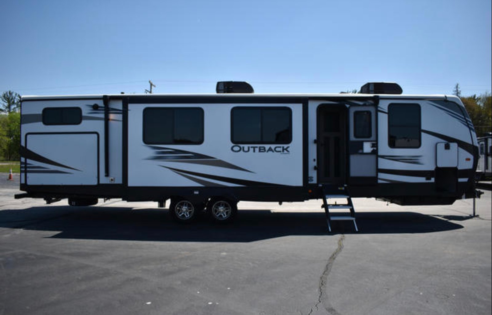 Family Bunkhouse w/ Outdoor Kitchen & Delivery
