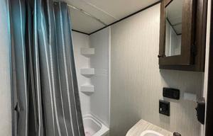 Razor Crest w/Bunk House