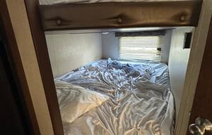 24’ keystone hideout! Double bunk!