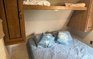 Zinger 2 room  bunk house. Delivery only