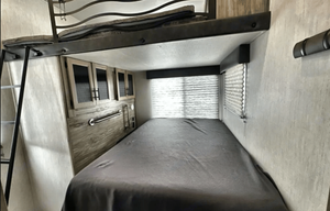 Luxury Family Arctic Wolf Sleeps 8