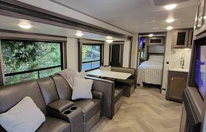 ☆Reclining sofa☆Large bathroom