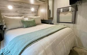 2022 Palomino Puma 32BH2B RV rental photo 19