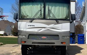 Winnebago Vista - Fully Stocked and clean!
