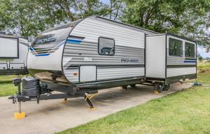 SLEEPS 6 + Outdoor fridge & Grill