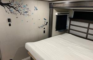 2022 Solitude 378MBS RV rental photo 7