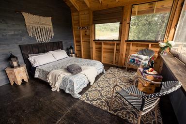 Paint Rock Farm (glamping cabins)