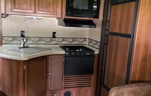 2015 Coachmen RV Leprechaun 317SA Ford 450