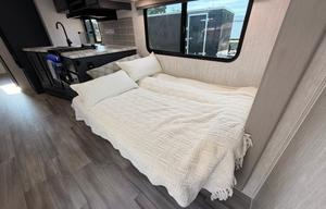 Family Adventure Camper – Apex 300BHS Bunkhouse RV