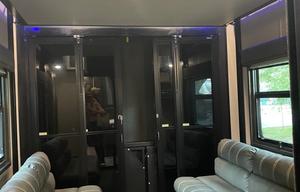 2021 DRV Luxury Suites FullHouse JX450