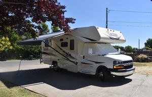 Perfect Couples Coach + 2 kids 23ft Freelander